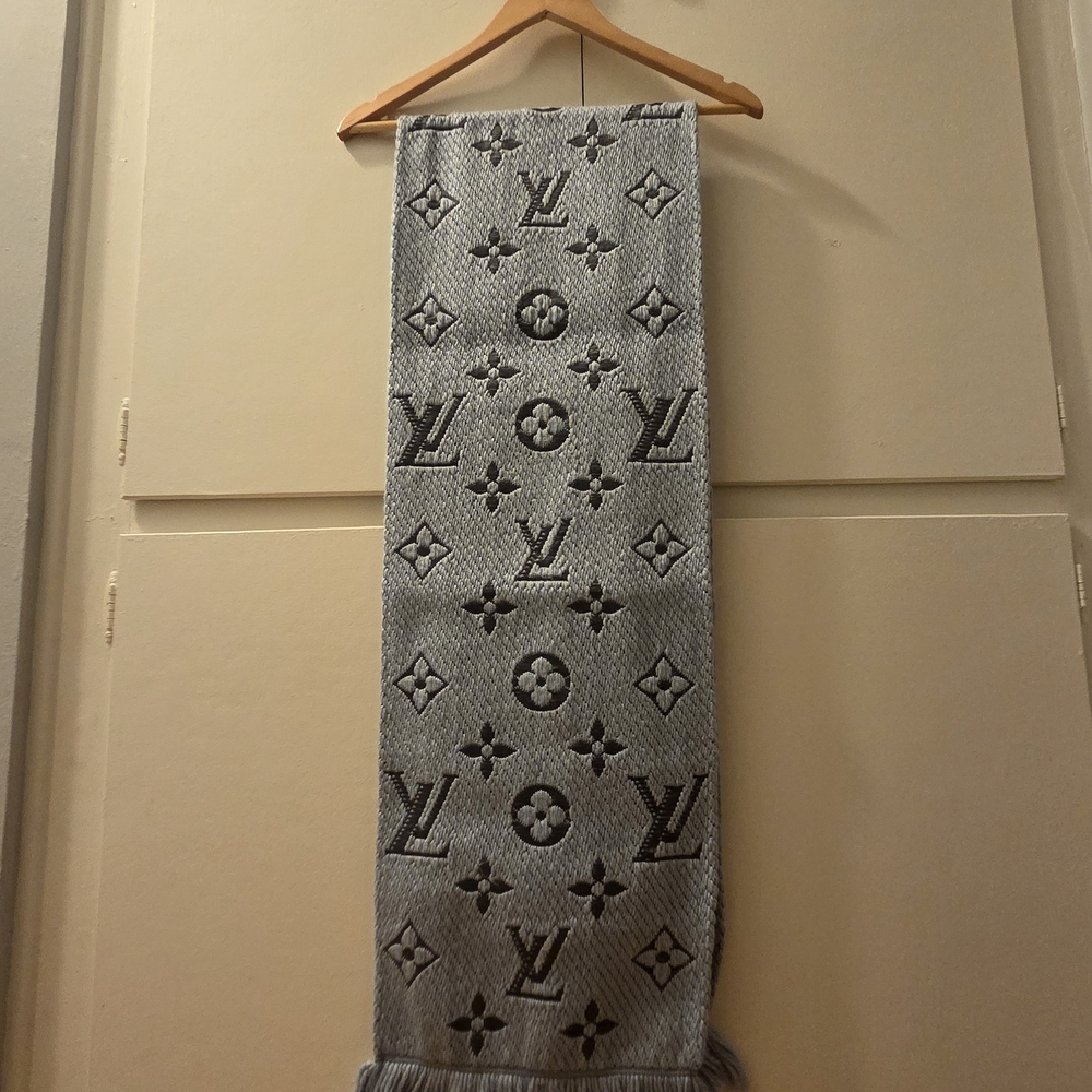 Louis Vuitton Gray Monogram Scarf - Picture 3 of 7